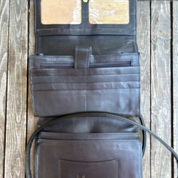 St Dennis crossbody/organizer. Removable strap - Picture 4 of 4